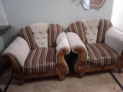 there are 2 sofas were selling in 4000 thousands