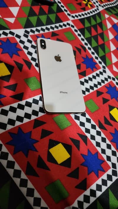 Iphone xsmax factory unlock 100% helth bantry change khud krayi hy