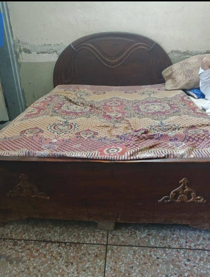 Queen Bed 0