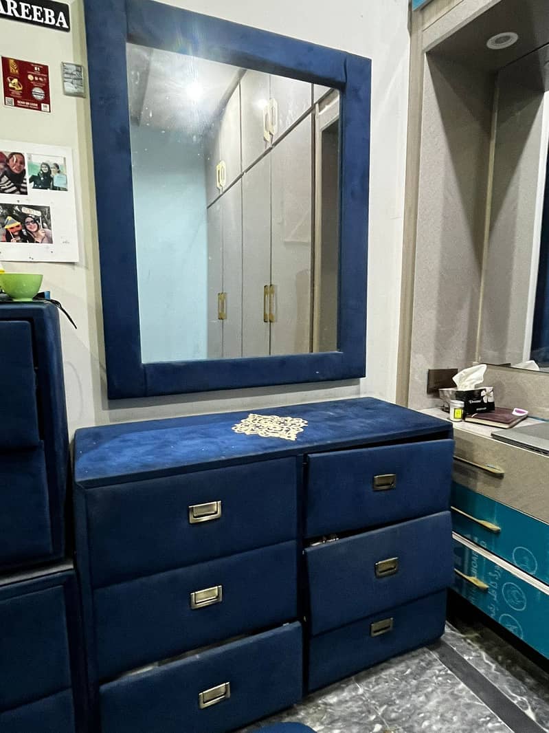 Dressing with mirror 2