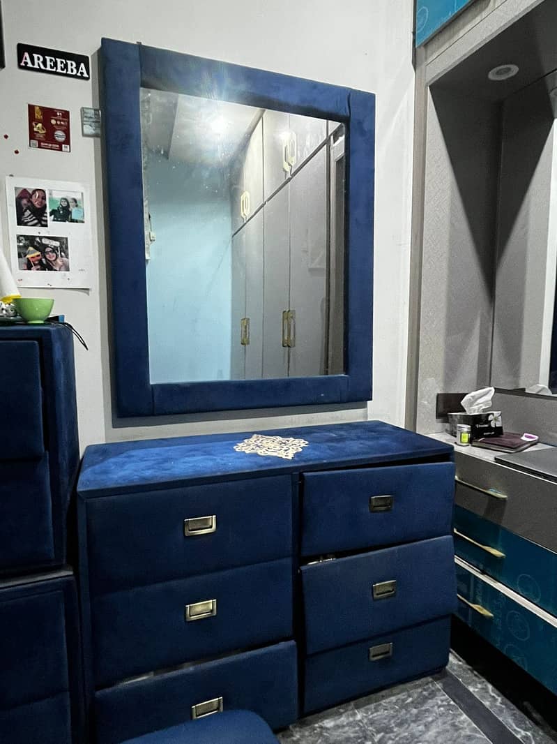 Dressing with mirror 4