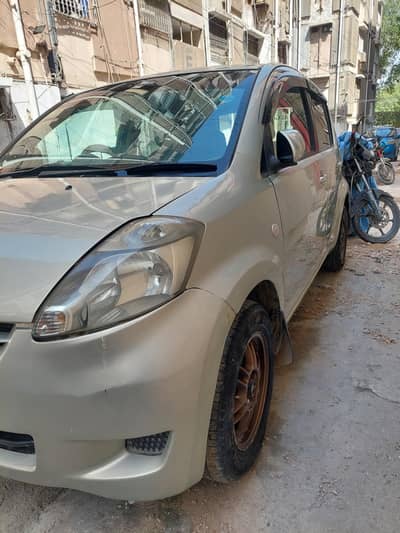 TOYOTA PASSO Automatic Model 2007 Registered 2012 Gold color.