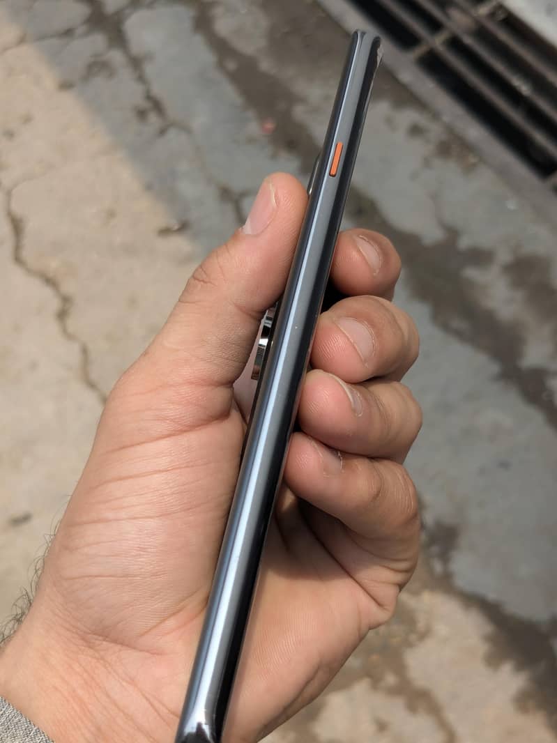 Techno camon 40 pro 4