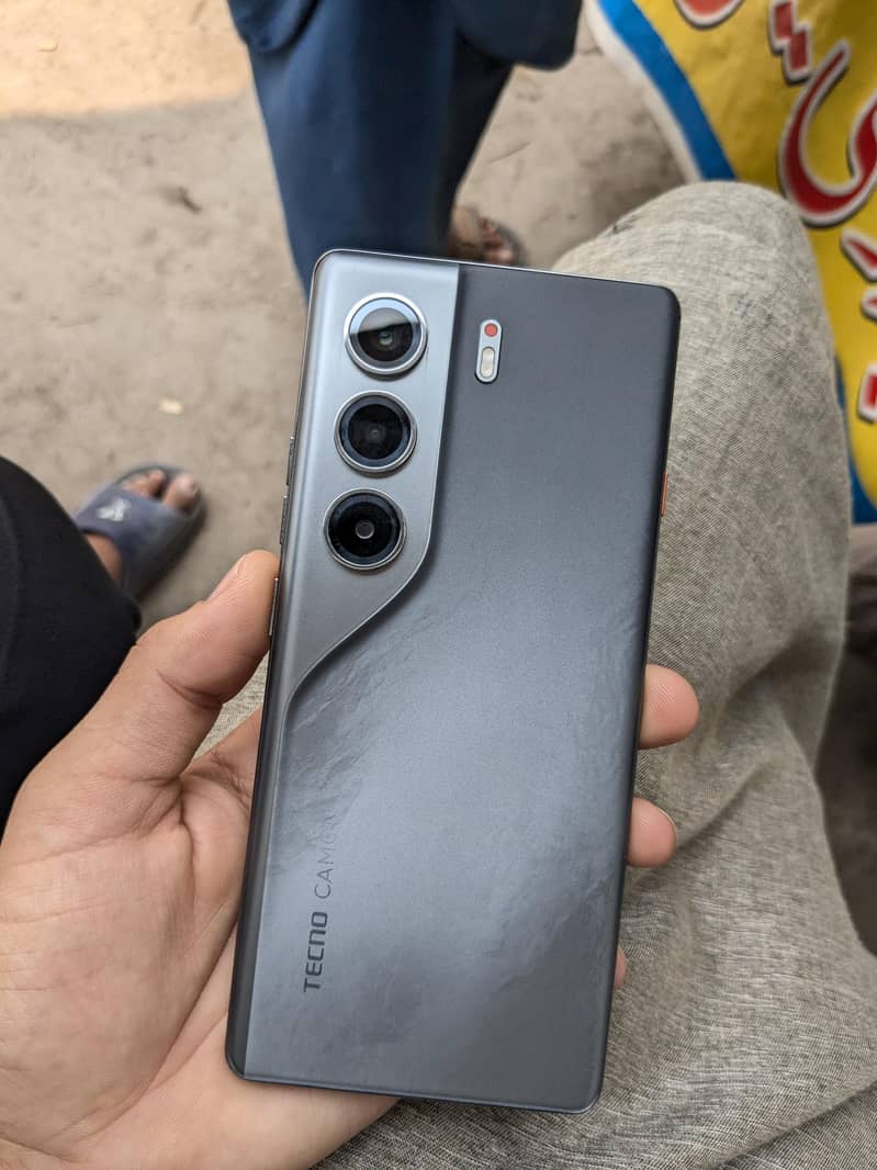 Techno camon 40 pro 6