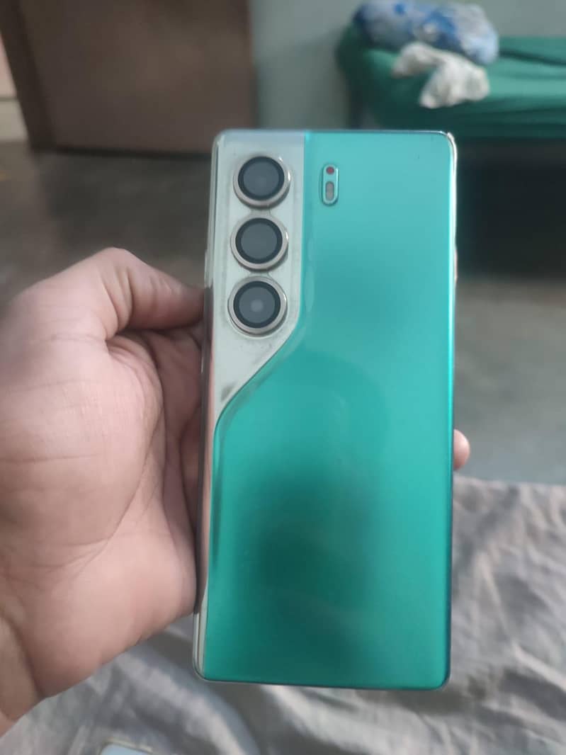 tecno camon 40pro 8/256 0