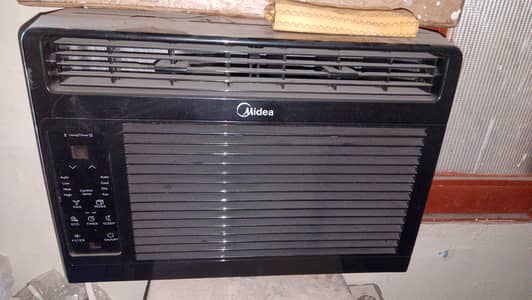 Media Ac 0.5 ton kam bijli. use krta h bhr running m chalta hua h