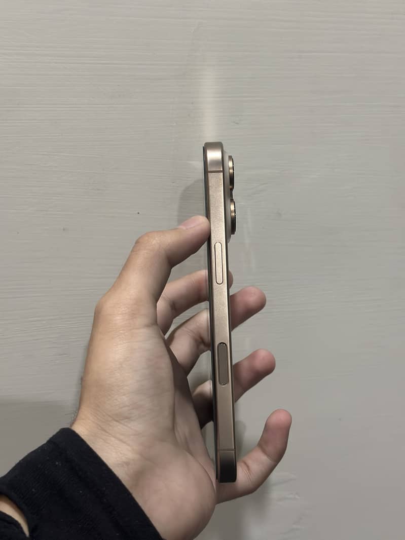 IPhone 16 pro 3