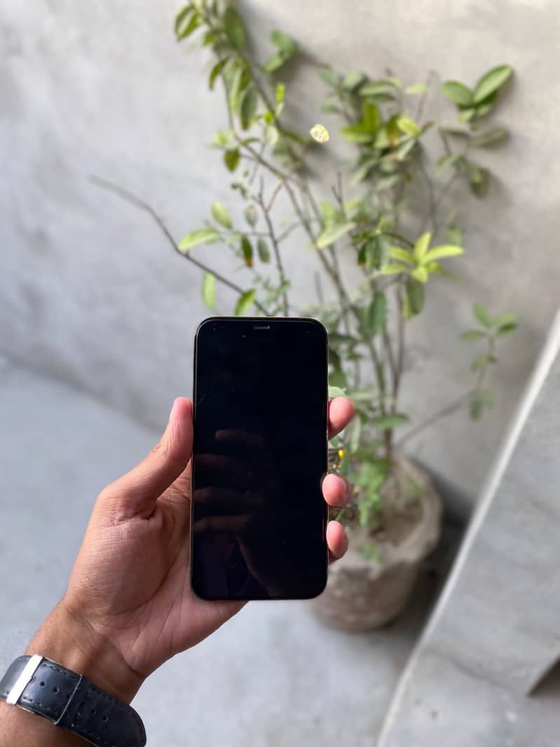 IPHONE 12 PRO 1