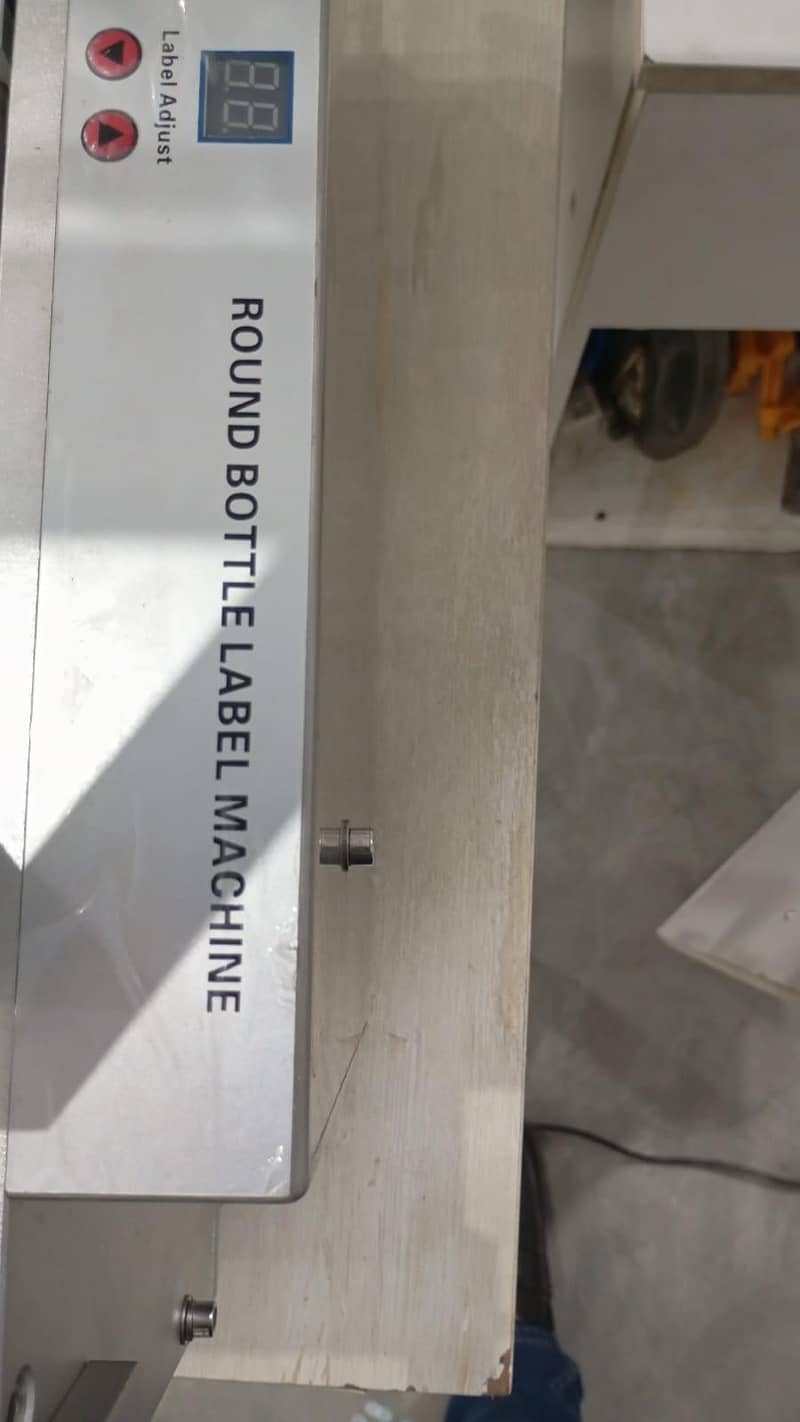 Round bottle labeling machine 0