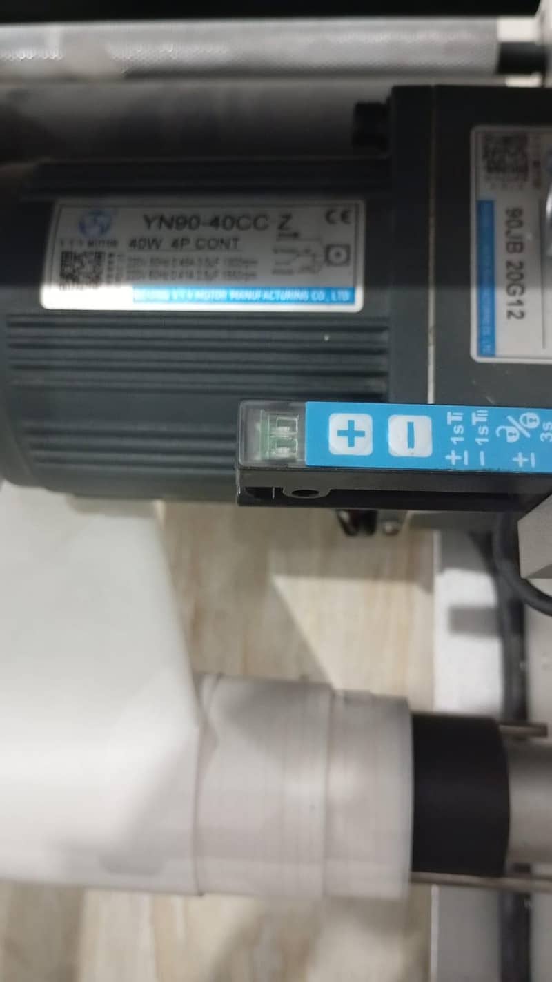 Round bottle labeling machine 2