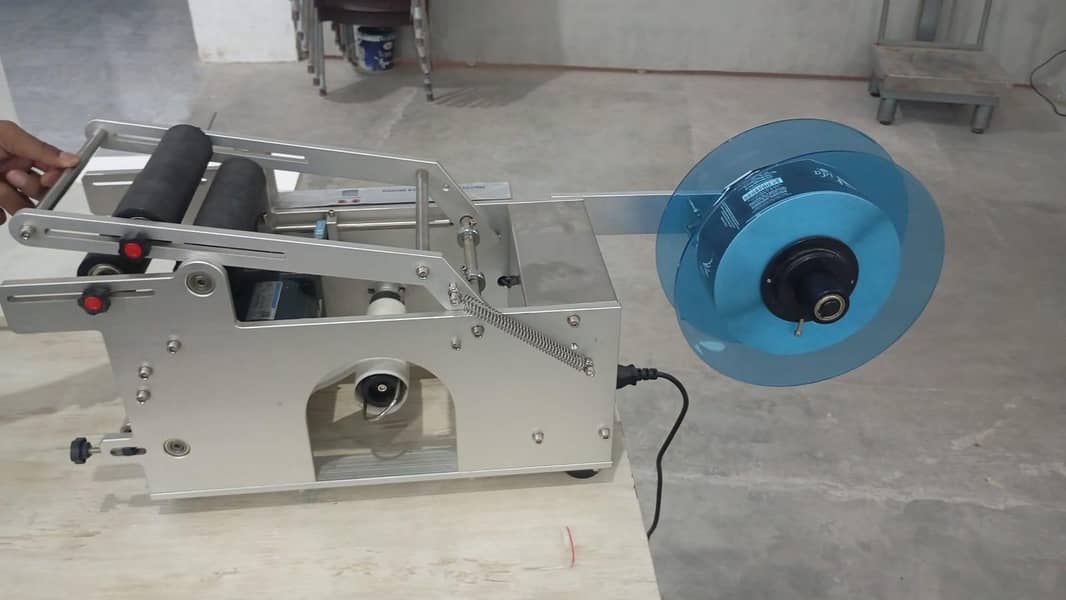 Round bottle labeling machine 5