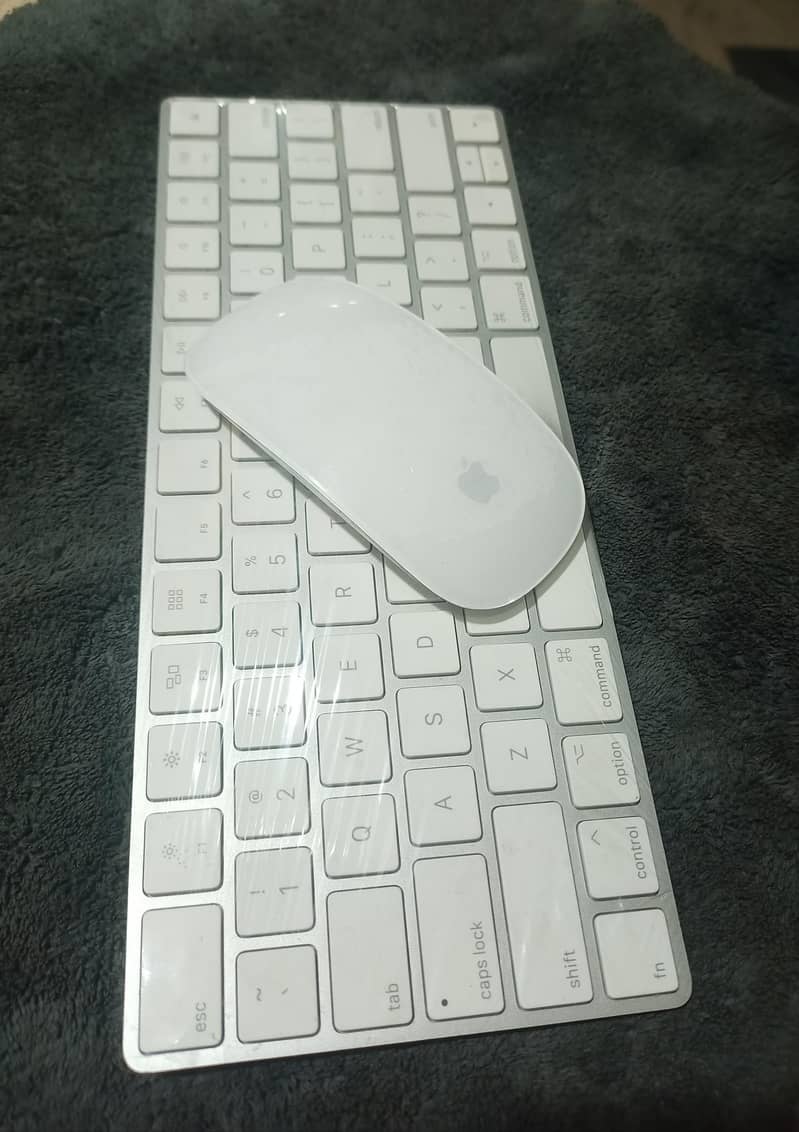 Apple Magic2 Mini keyboard  & Mouse 1
