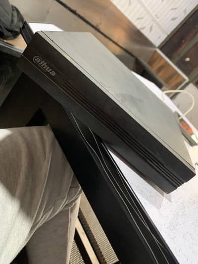 dahua dvr wth 80 gb hard 2 camera