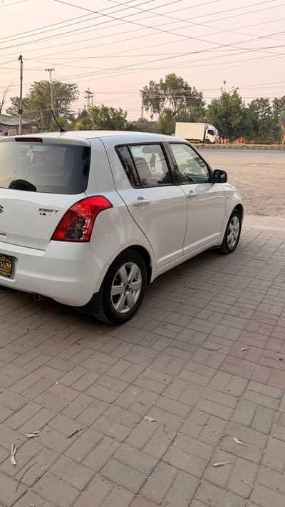 Suzuki Swift DLX 2013