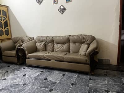 Leather. Sofa 5 seter good confition 10/8