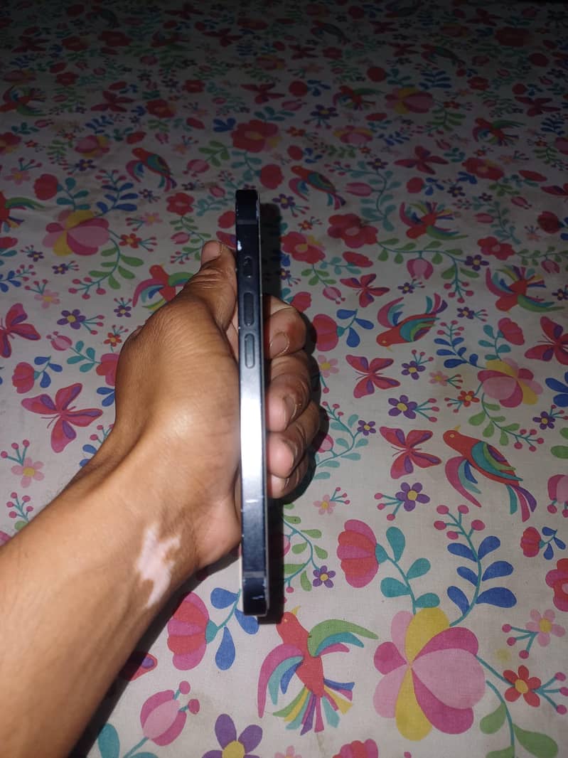 iphone 16e 1