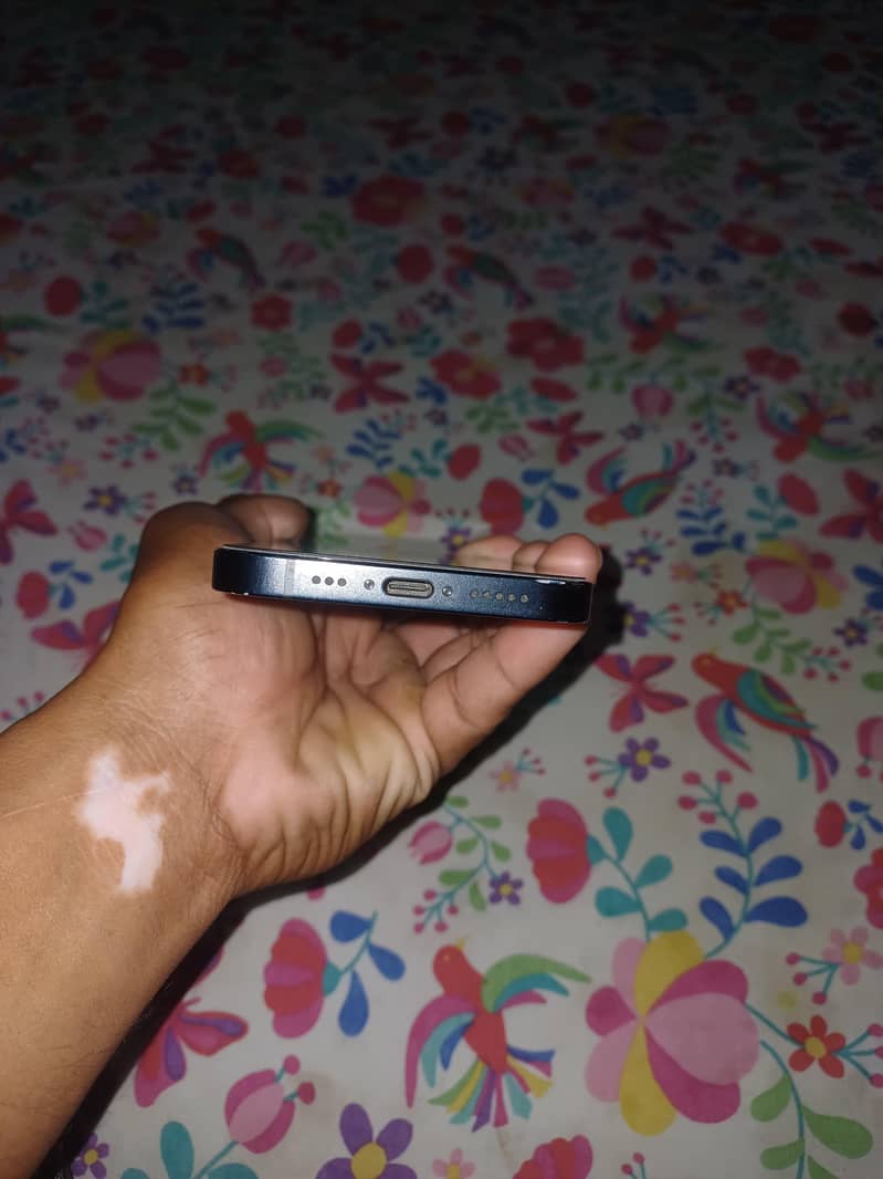 iphone 16e 5