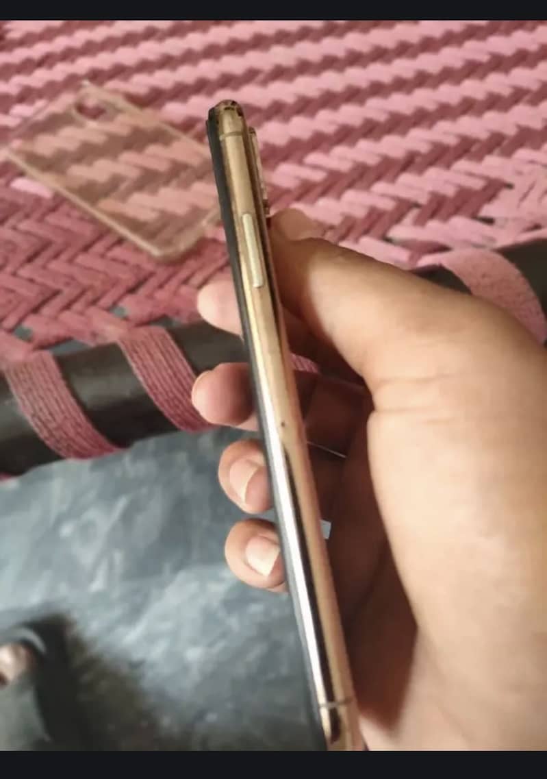 iPhone XS 4