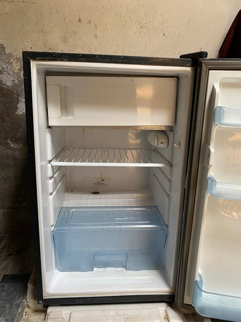 Dawlance Mini Fridge 2