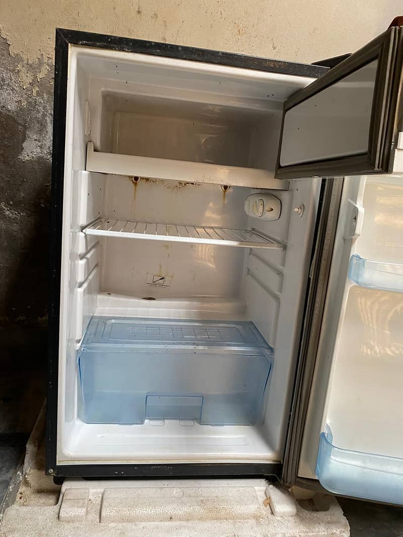 Dawlance Mini Fridge 4