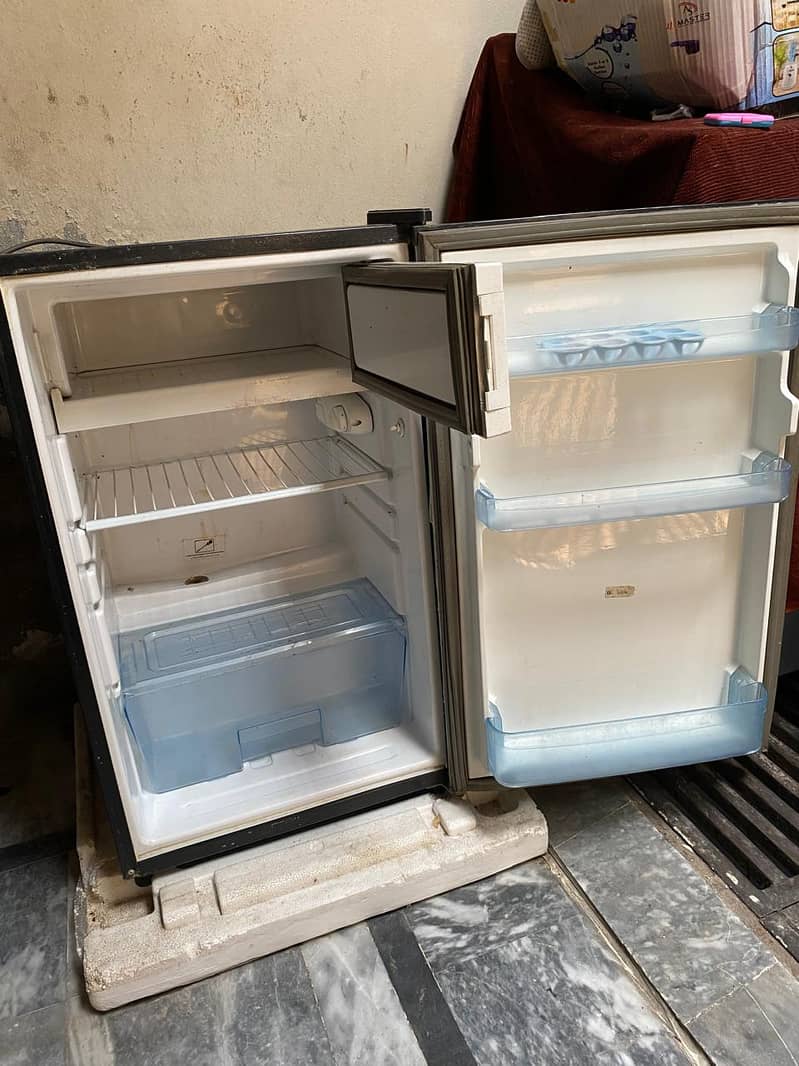 Dawlance Mini Fridge 5