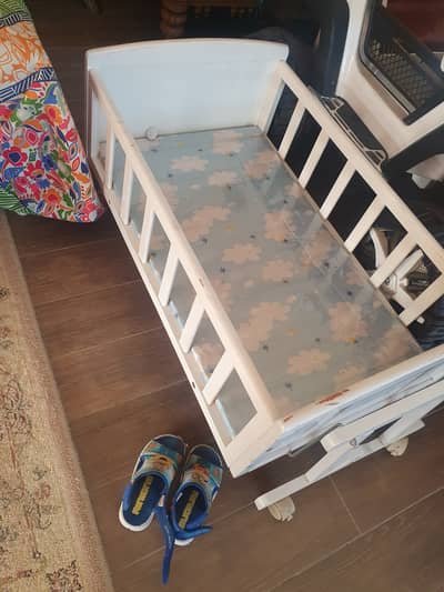 Cot with cradle mattress n cot set
