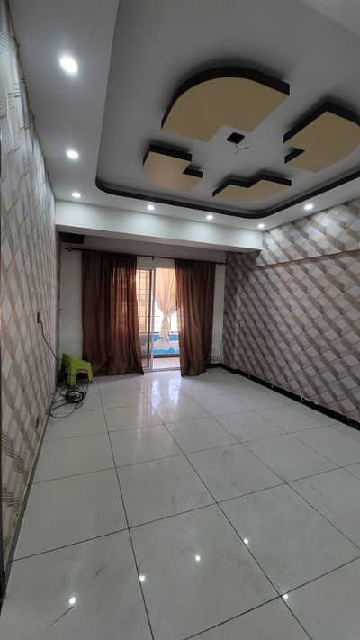 3bed dd 3rd floor corner west open chase plus main university road