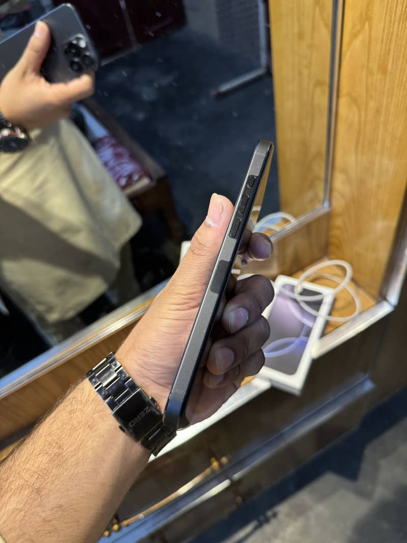iPhone 16Pro Max 4