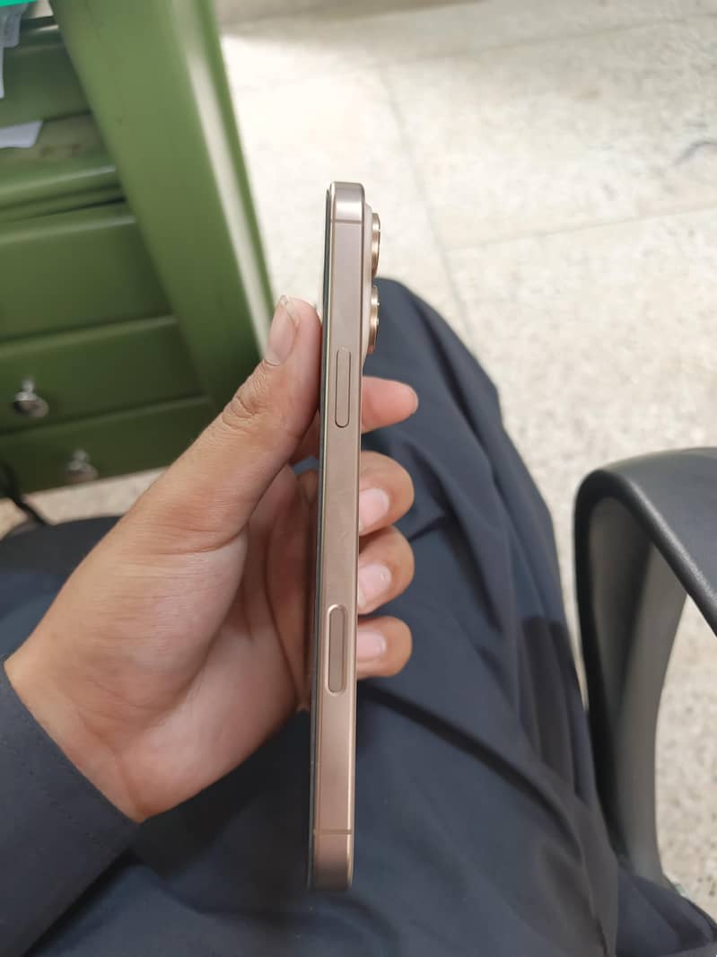 Iphone 16 pro max 3