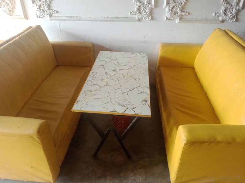 table and sofa 0