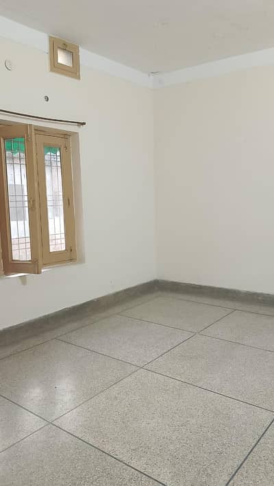 MadinaTown y block 5 Marla duble story house for rent 03018660465