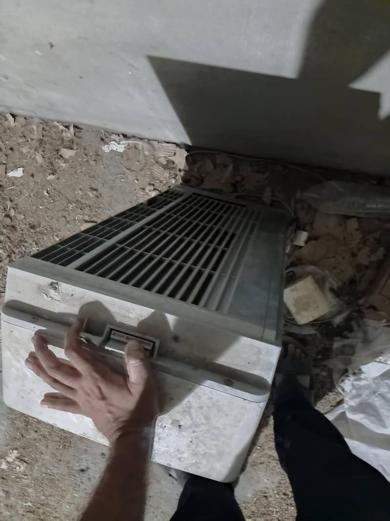 window ac 1