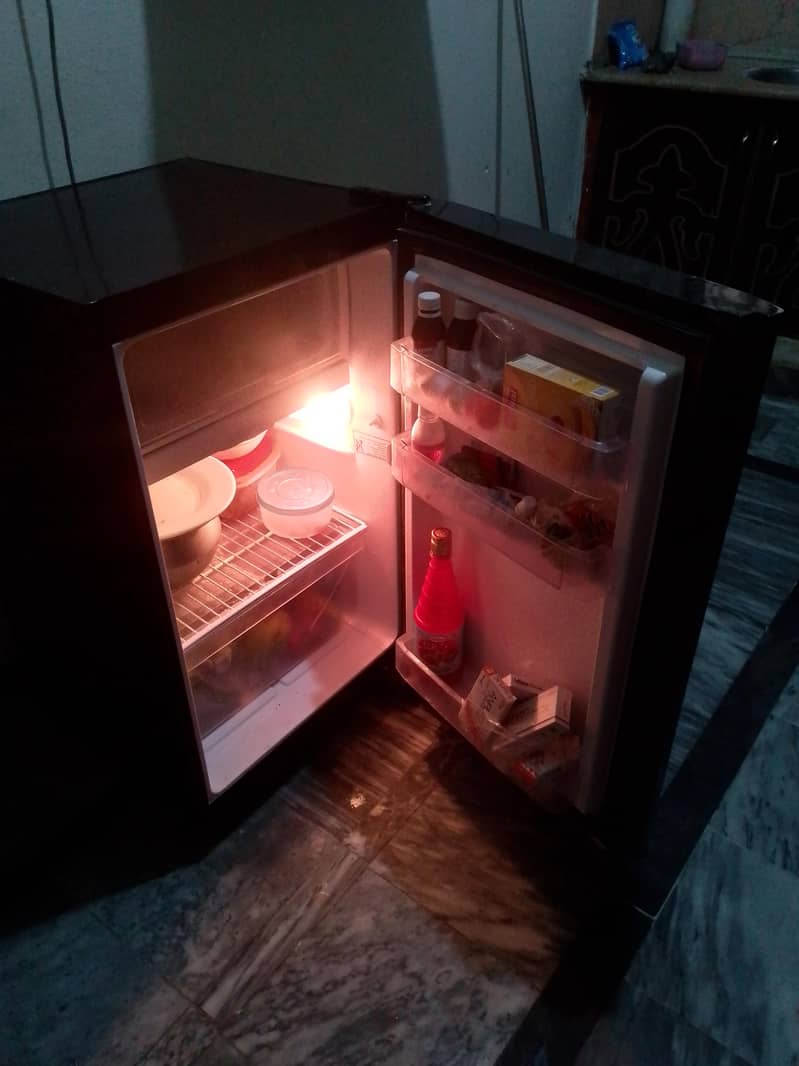 mini fridge 1
