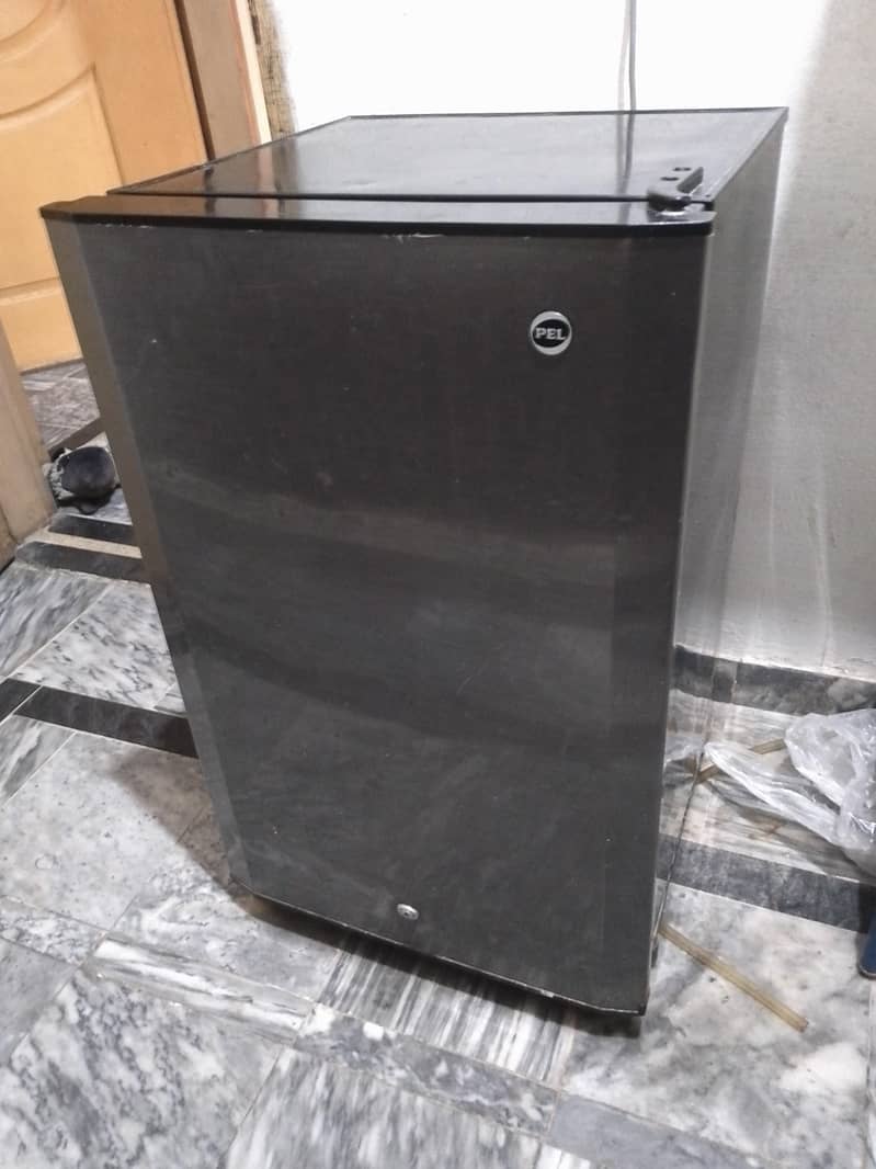 mini fridge 0