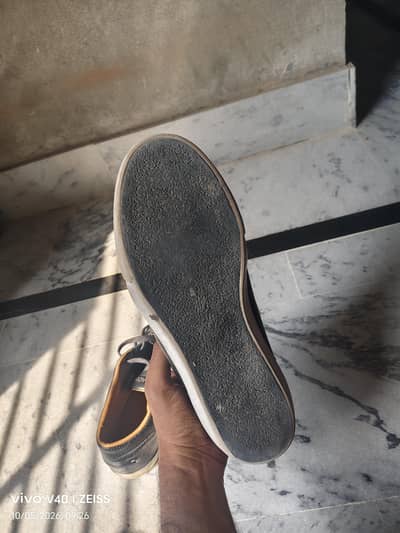 Locaste Sneakers