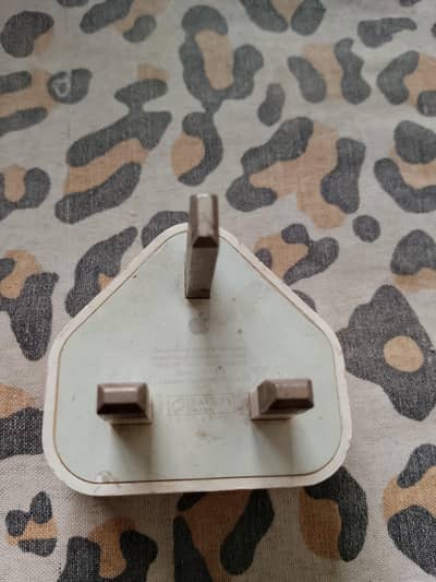 original charger iphone bhot acha Hy use