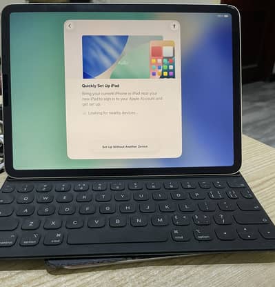 Apple ipad Pro 11” Folio Case with keyboard