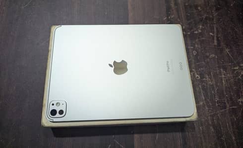 Ipad m4 chip 256gb 10/10 89 health 11 inches