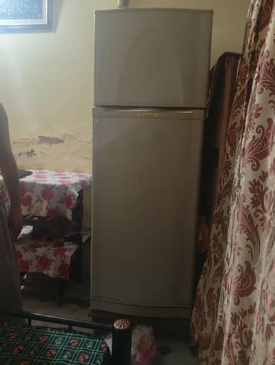 Urgent sale dawlance refrigerator good condition