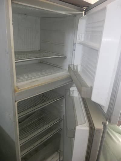 DAWLANCE REFRIGERATOR 4 SALE