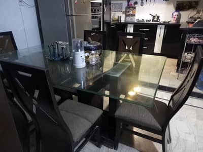 6 seater used Dining Table  in good condition for sale