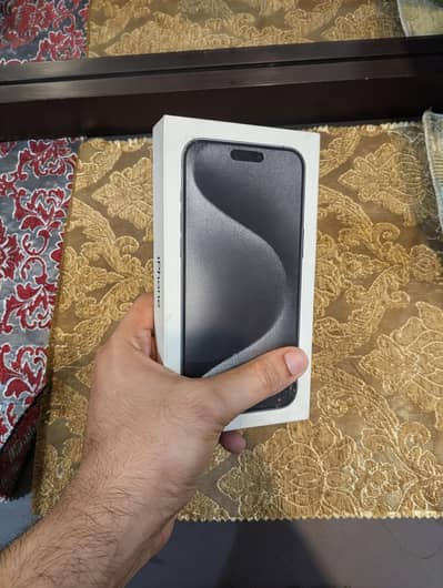 iphone 15 pro max 256 gb with box, original charger, back cover 10/10