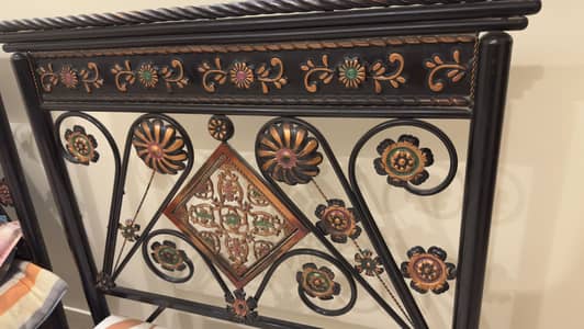 Single iron bed in good condition