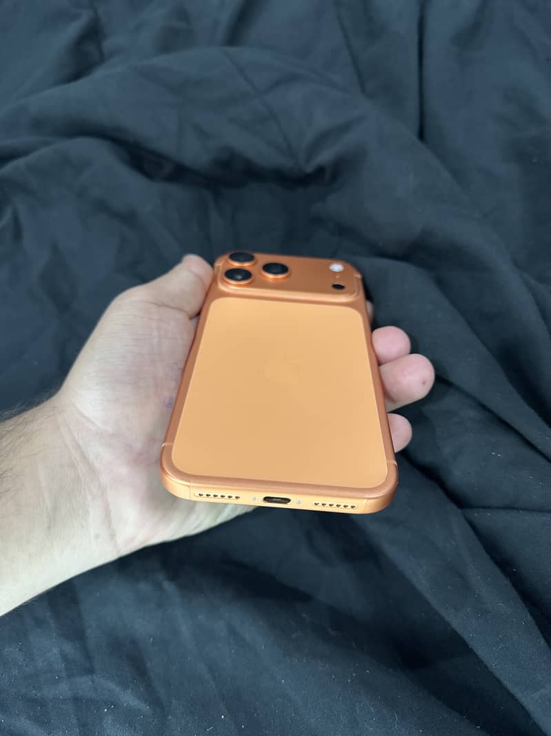 Apple iPhone 17 Pro Max 4