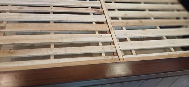 King Size Wooden Bed Set – Excellent Condition  Price