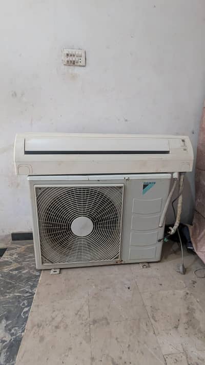 Daikin 1.8 Ton Made In Malaysia working condition