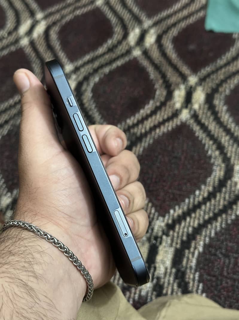 iphone 13 JV. 3