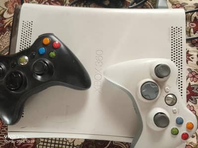 Xbox 360 orignal with 2 controllers 120gb