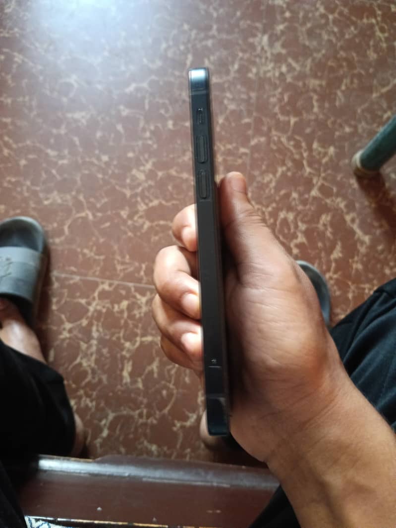 Iphone12 mint condition 2