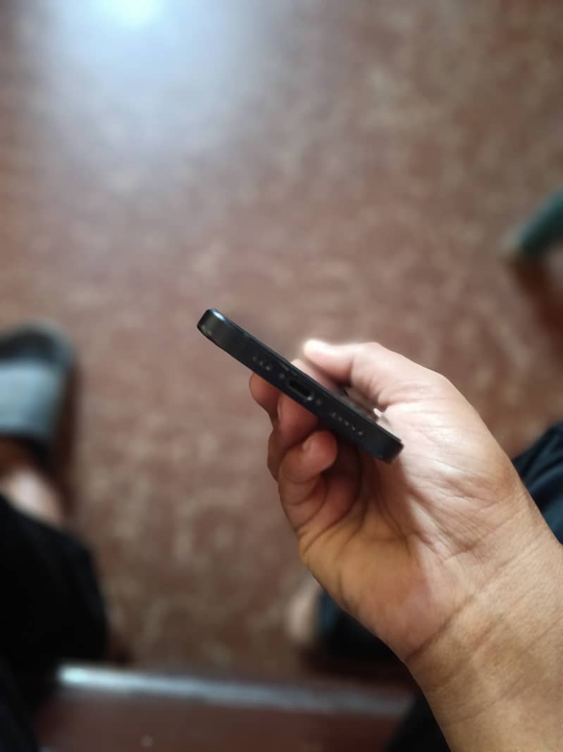 Iphone12 mint condition 3